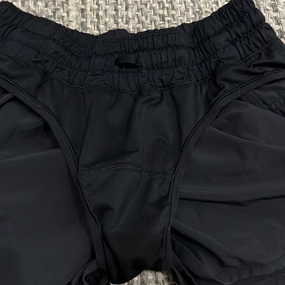 Lululemon Tracker Short ~ Black ~ Size 4 - Picture 4 of 6